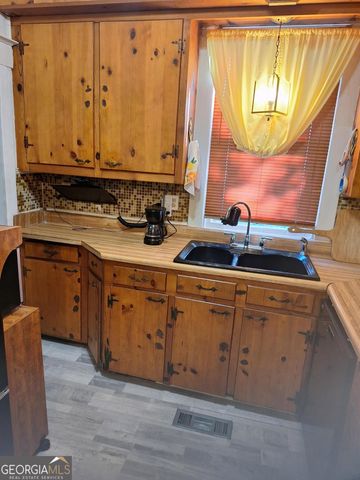 619 Seiler Avenue, Savannah, GA 31401