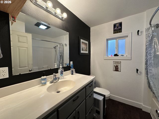 207 W HUMPHREY St, Yacolt, WA 98675