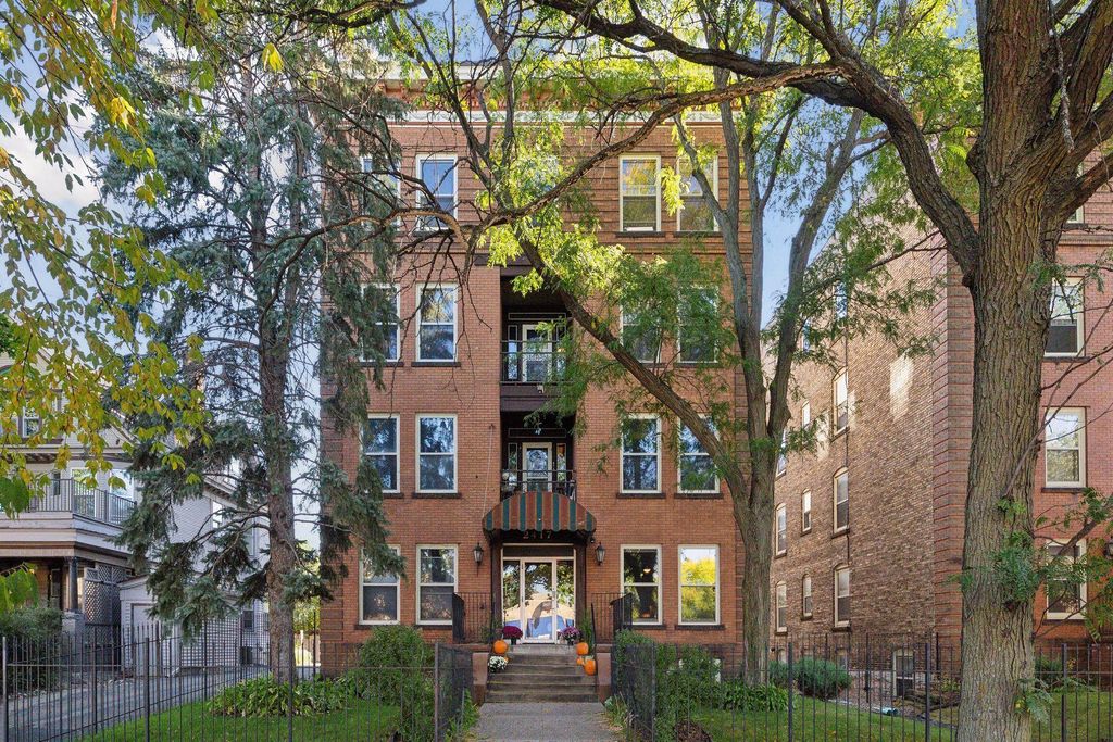 2417 Emerson Avenue S 109, Minneapolis, MN 55405 — exterior