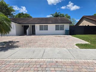 13520 SW 64th Ln 13522, Miami, FL 33183
