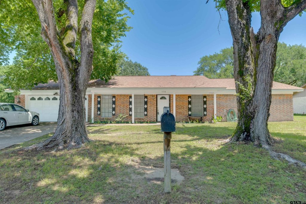 116 Linden Dr., Palestine, TX 75803