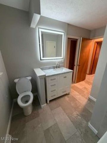 6960 Lockwood Boulevard, Youngstown, OH 44512