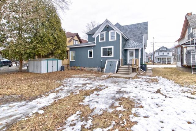 813 6TH AVENUE, Menominee, MI 49858