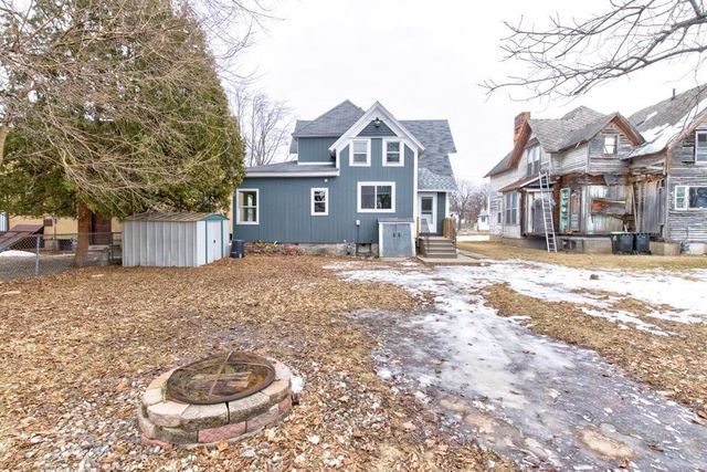 813 6TH AVENUE, Menominee, MI 49858