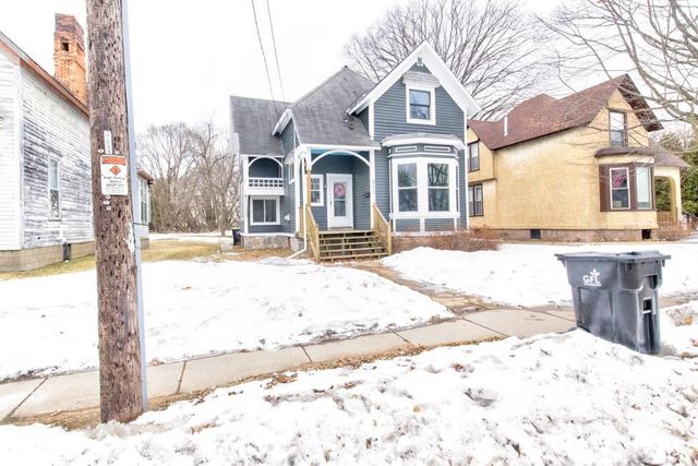 813 6TH AVENUE, Menominee, MI 49858