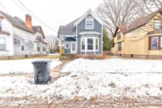 813 6TH AVENUE, Menominee, MI 49858