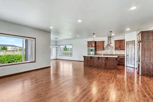 5001 44th Street S, Fargo, ND 58104