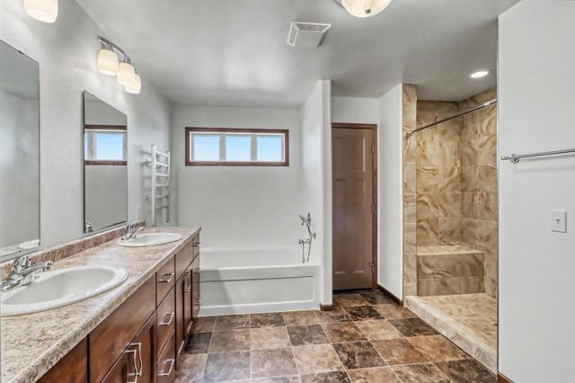 5001 44th Street S, Fargo, ND 58104