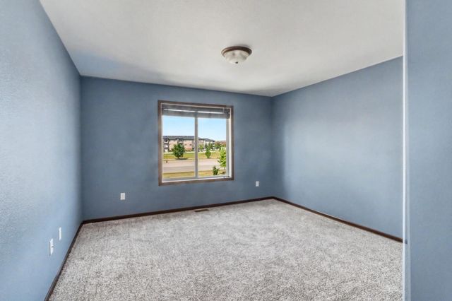 5001 44th Street S, Fargo, ND 58104
