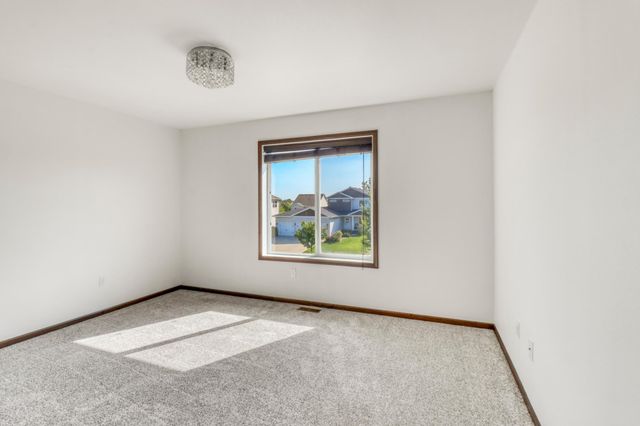 5001 44th Street S, Fargo, ND 58104