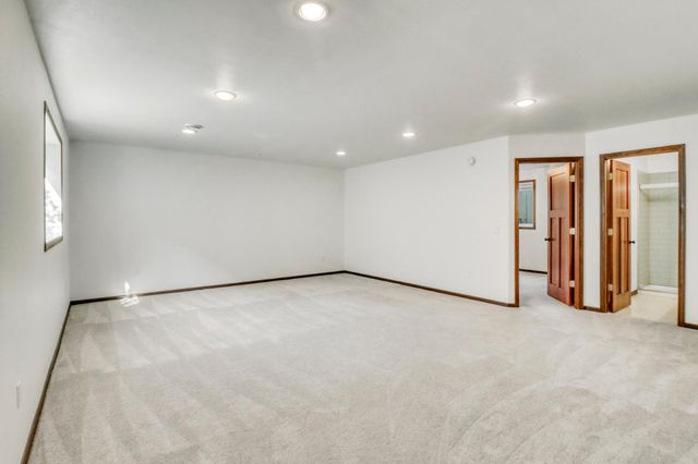 5001 44th Street S, Fargo, ND 58104