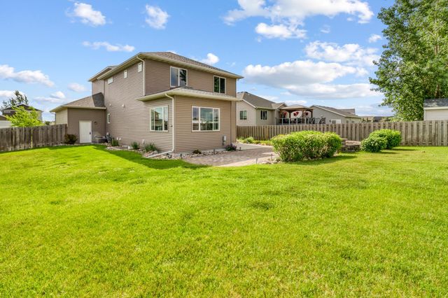 5001 44th Street S, Fargo, ND 58104