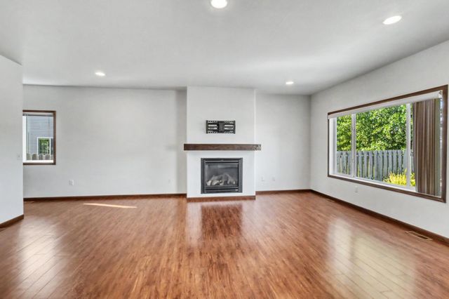 5001 44th Street S, Fargo, ND 58104