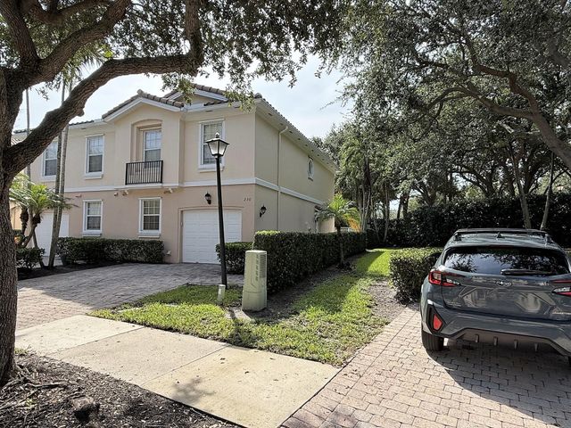 230 FORTUNA Drive, Palm Beach Gardens, FL 33410