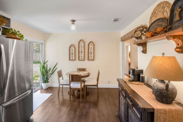 805 Clover Park Drive, Arlington, TX 76013