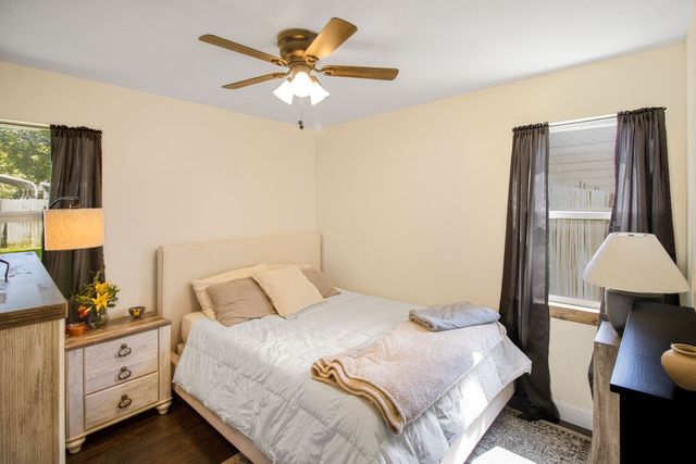 805 Clover Park Drive, Arlington, TX 76013