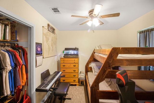 805 Clover Park Drive, Arlington, TX 76013