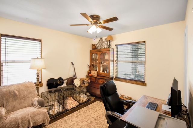 805 Clover Park Drive, Arlington, TX 76013