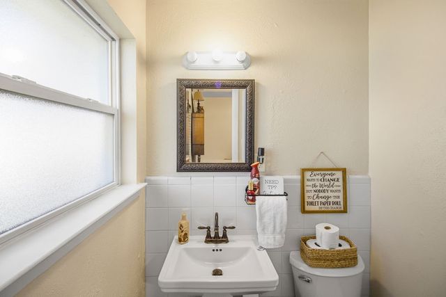 805 Clover Park Drive, Arlington, TX 76013