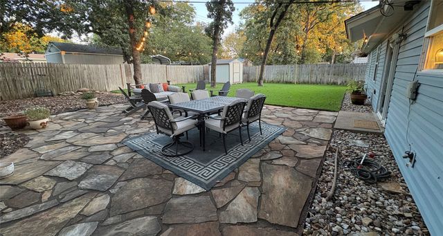 805 Clover Park Drive, Arlington, TX 76013