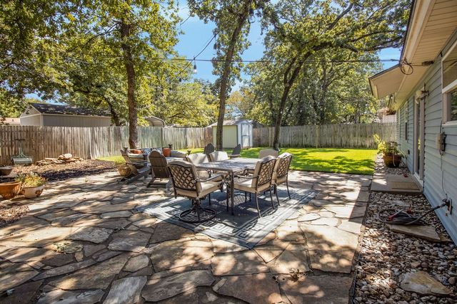 805 Clover Park Drive, Arlington, TX 76013