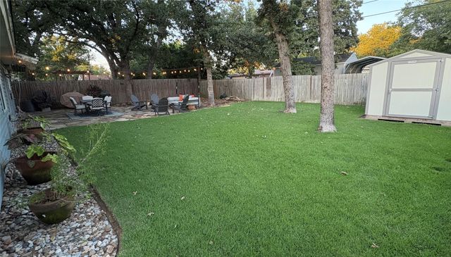 805 Clover Park Drive, Arlington, TX 76013