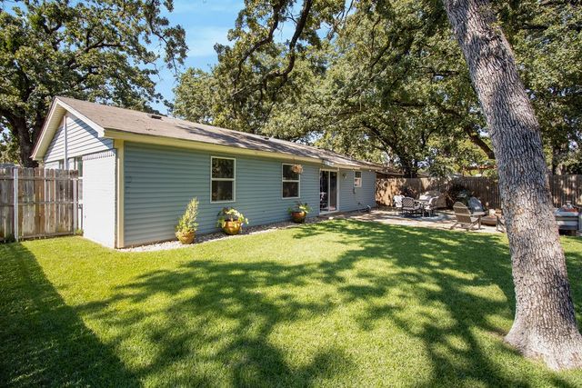805 Clover Park Drive, Arlington, TX 76013