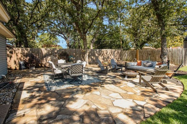 805 Clover Park Drive, Arlington, TX 76013