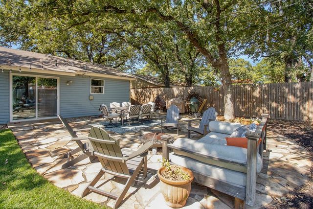 805 Clover Park Drive, Arlington, TX 76013