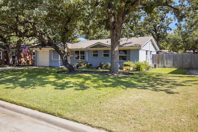 805 Clover Park Drive, Arlington, TX 76013