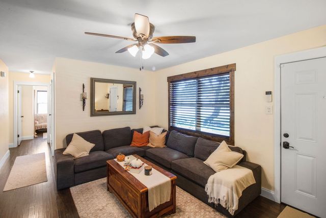 805 Clover Park Drive, Arlington, TX 76013