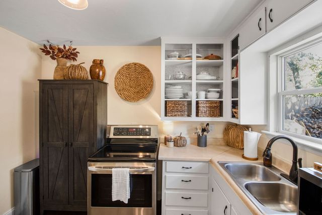805 Clover Park Drive, Arlington, TX 76013