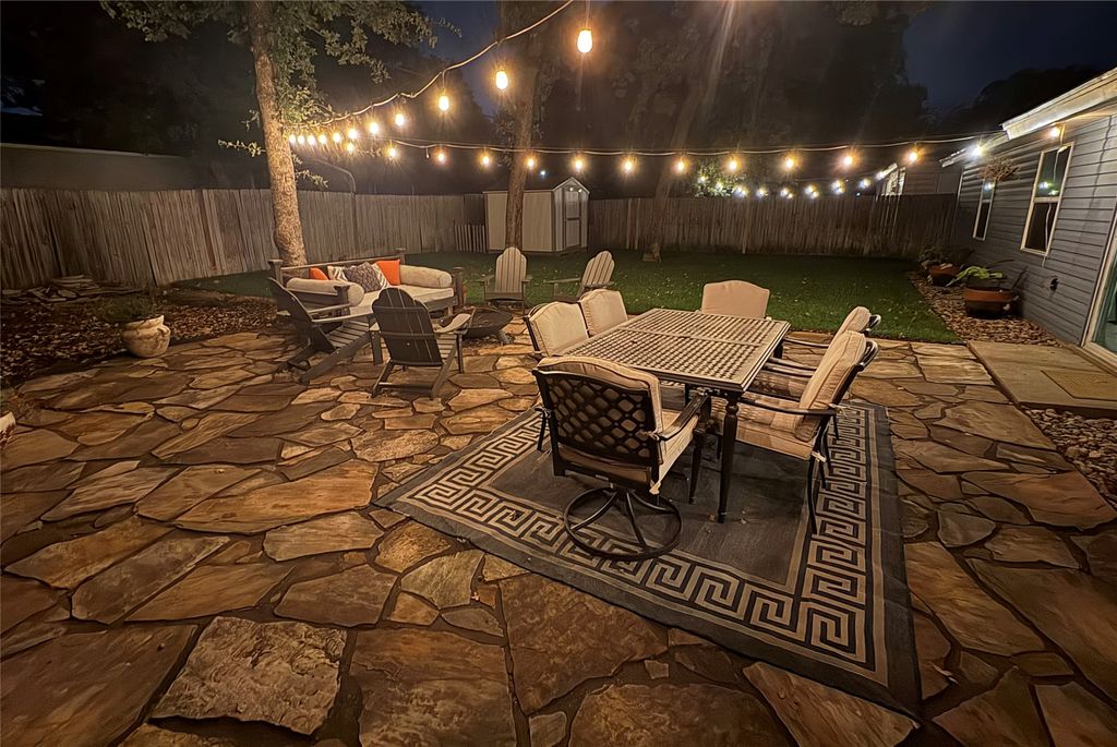 805 Clover Park Drive, Arlington, TX 76013