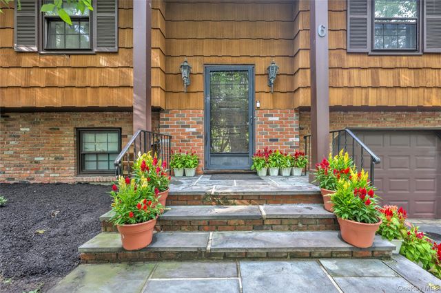 6 Arrow Lane, New City, NY 10956