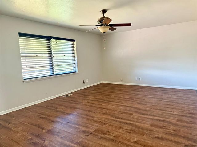 1904 S 21st Street, Chickasha, OK 73018