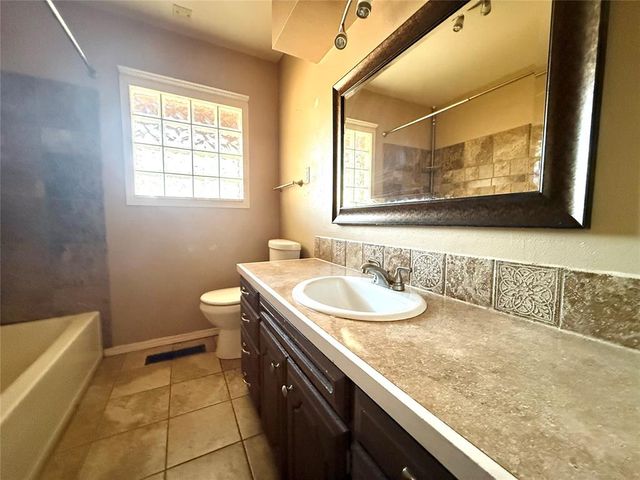 1904 S 21st Street, Chickasha, OK 73018