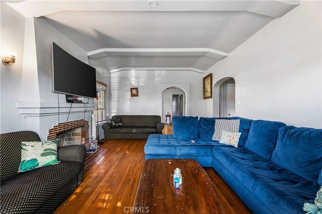 3786 Dublin, Los Angeles, CA 90018