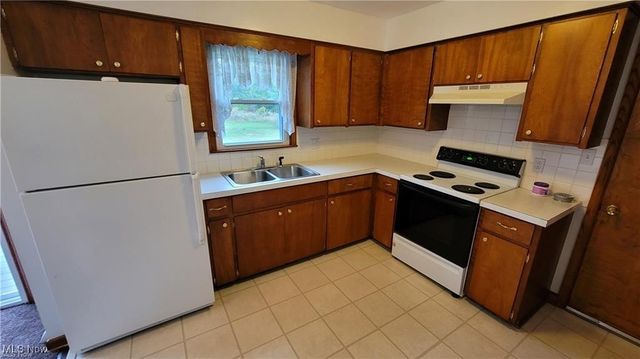 1829 Sunline Drive, Suffield, OH 44260