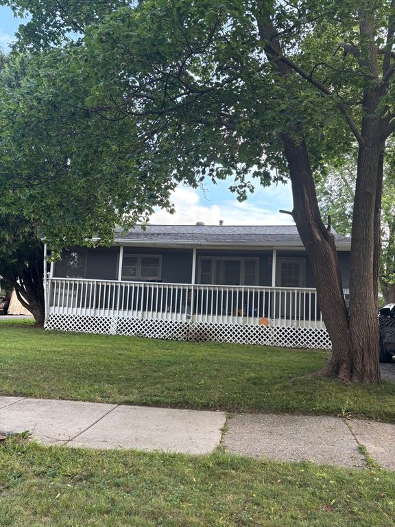 1635 Ferry Street, Waukegan, IL 60087