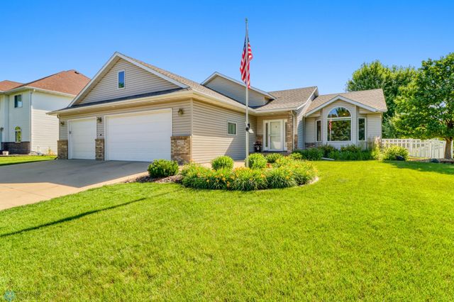 4427 10th Street N, Fargo, ND 58102