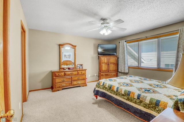 4427 10th Street N, Fargo, ND 58102