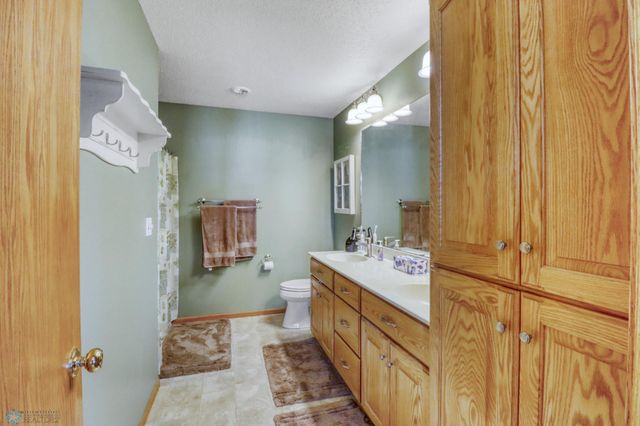 4427 10th Street N, Fargo, ND 58102