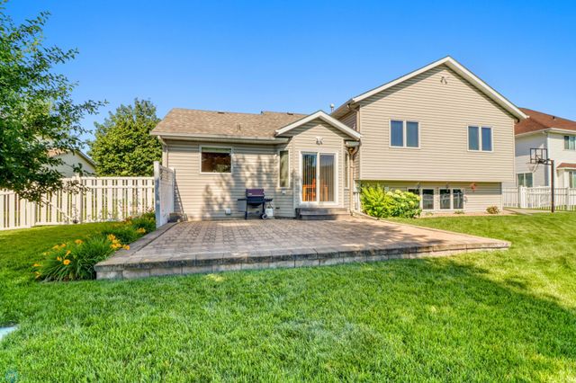 4427 10th Street N, Fargo, ND 58102