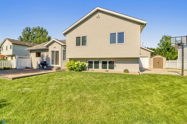 4427 10th Street N, Fargo, ND 58102