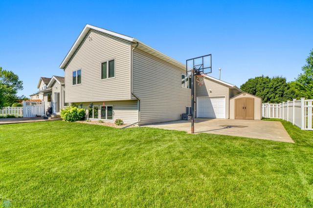 4427 10th Street N, Fargo, ND 58102