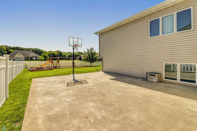 4427 10th Street N, Fargo, ND 58102