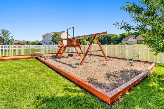4427 10th Street N, Fargo, ND 58102