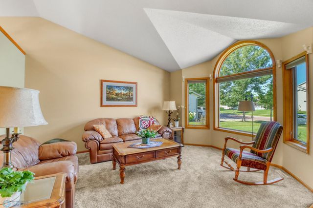 4427 10th Street N, Fargo, ND 58102