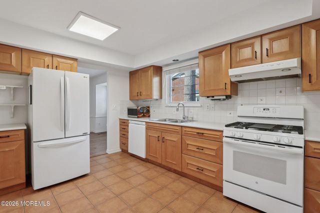 9 Dogwood Court, Spring Lake Heights, NJ 07762