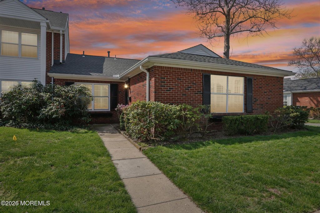 9 Dogwood Court, Spring Lake Heights, NJ 07762